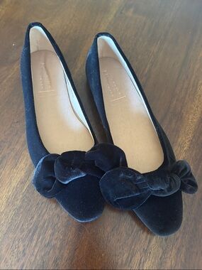 LC Lauren Conrad Black Velvet Knot Detail Flats